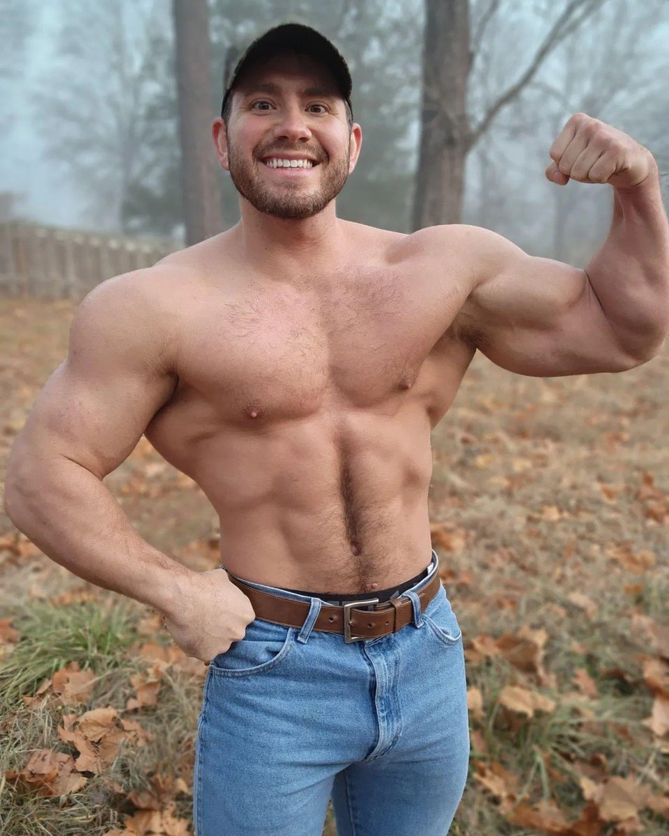 Muscle Guy on Twitter "Shirtless hottie Derrick Henry."
