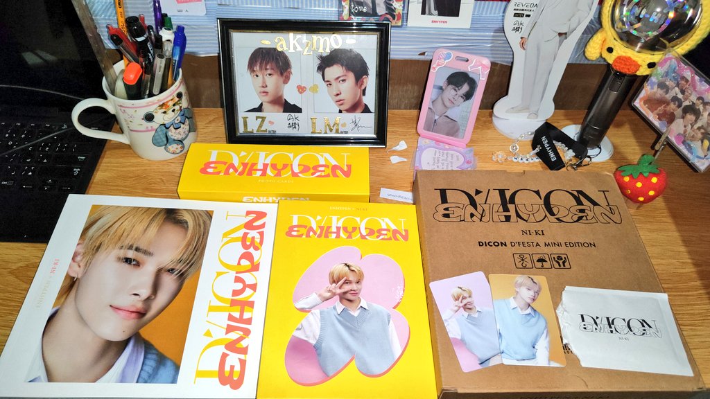 sawadeekangAEna's tweet photo. ~~ #098proofs @098cartz 

Ni-Ki dicon finally home na~~ It's safe and secured. Tho slightly damaged yung binder due to international shipping, okay lang kasi inaddress naman agad to me. Anyway Thank you so much for this🫶🏻🫶🏻 pogi pogi ng bunso ko🥹 https://t.co/sWenRo01S9