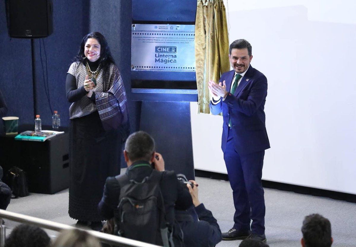 zoerobledo's tweet photo. Tras 26 años de abandono, por fin el cine Linterna Mágica reabre sus puertas

Agradezco a quienes lo hicieron posible: a @Paty_OrtizC, ex Alcaldesa de la Magdalena Contreras y desde luego a la Jefa de Gobierno, la Dra. @Claudiashein. https://t.co/Ye36EsfeIi