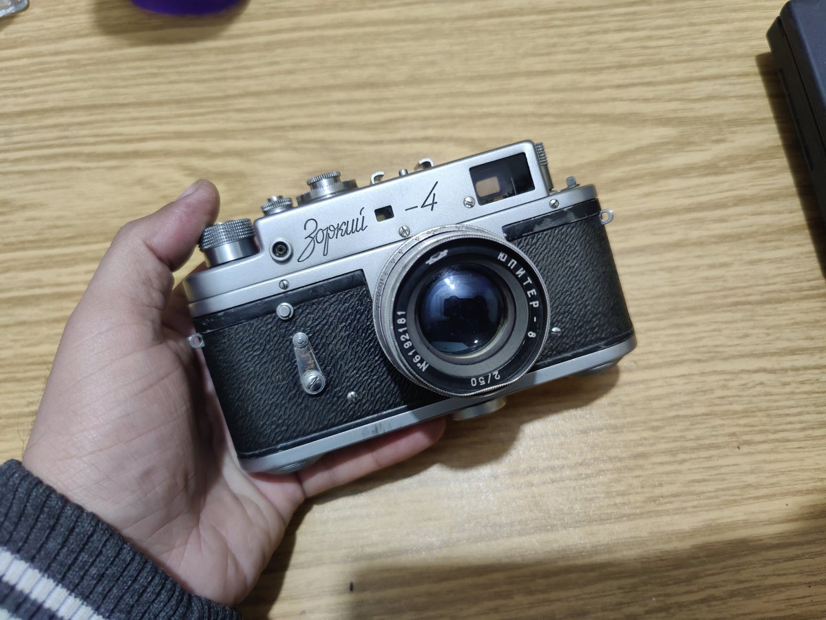 hhbalosh's tweet photo. Got new friend #zorki4 
#35mmfilmcamera #35mmrangefinder https://t.co/yoZUTcOrMU