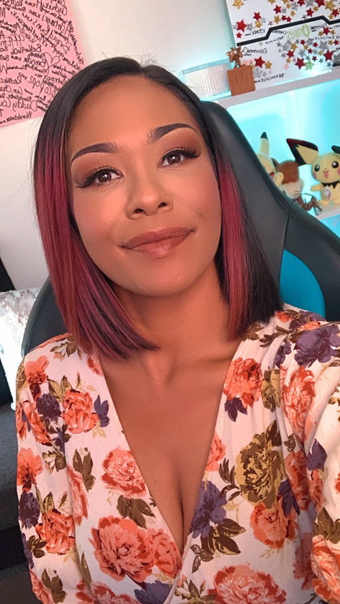 We are live babyyy 💟

m.twitch.tv/xoxogossipgrill