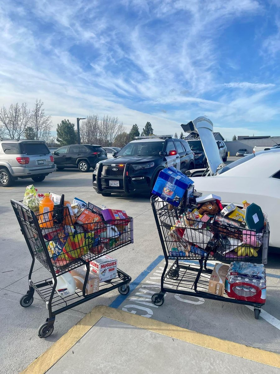 henrykleeKTVU's tweet photo. CARTED OFF - TO JAIL. Suspect busted after she’s caught trying to leave @Safeway at the Orchards shopping complex at Ygnacio Valley &amp; Oak Grove w/$1,617 in merch, per @walnutcreekpd https://t.co/X7wPwne1ig