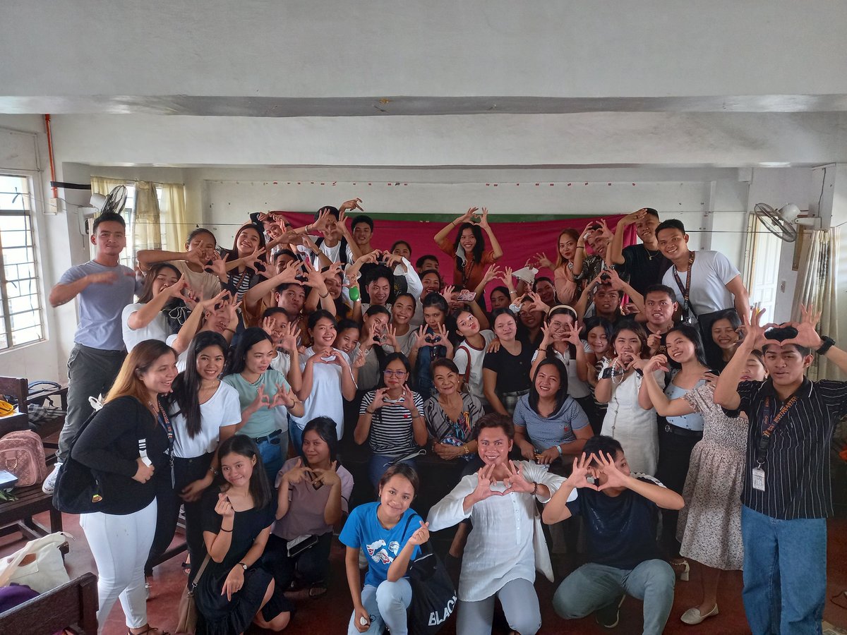revemelolove's tweet photo. CTE BSED 3RD YEAR 💓💓💓💓💓 #BSED #LITERATURE6 #ROLEPLAY https://t.co/JVQwmGdk4f