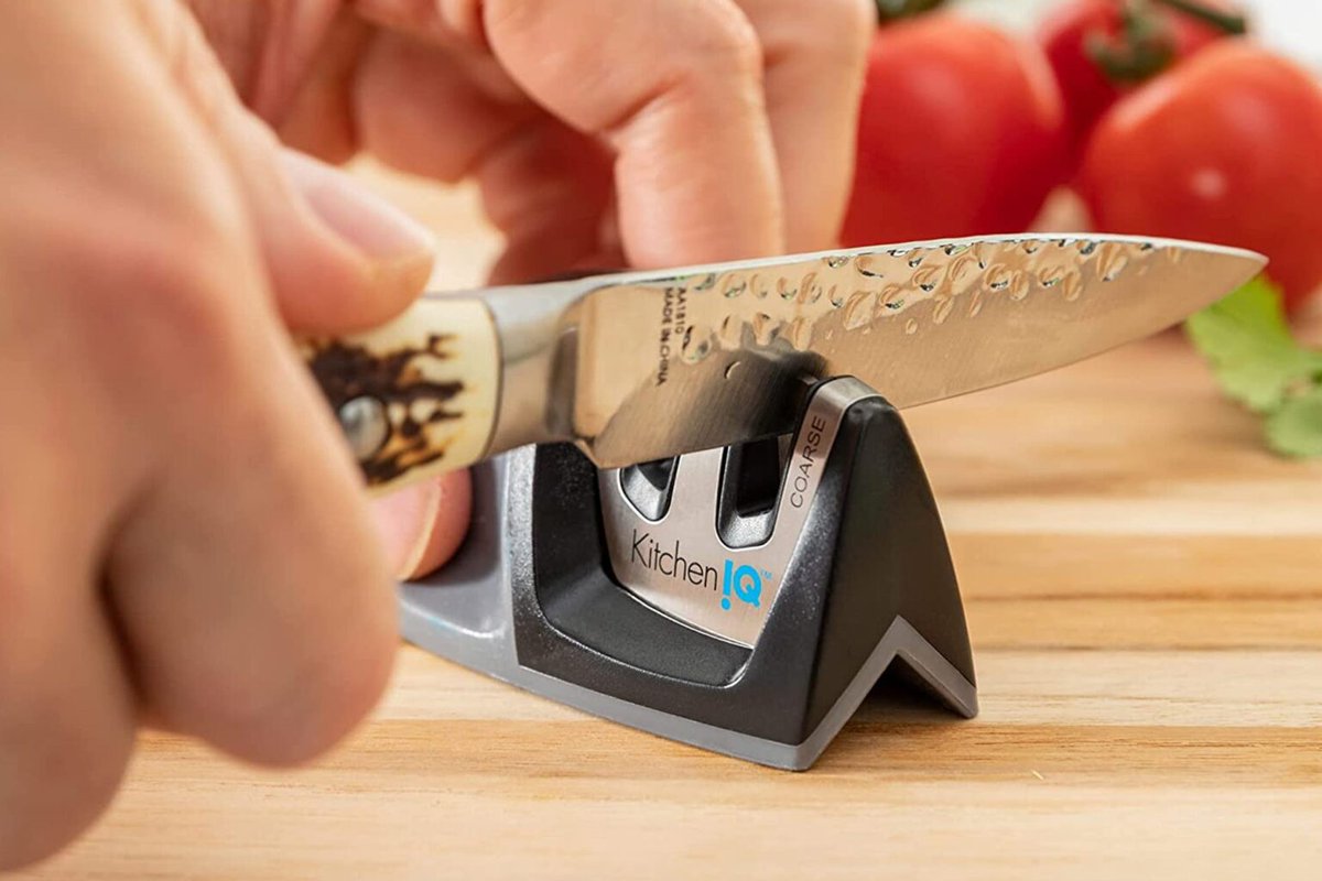 techgadgetssmit's tweet image. The 7 Best Knife Sharpeners

👉 click to buy techgadgetsmith.com/the-7-best-kni…

Electrical knife sharpeners are devices that use electricity to sharpen knives. They typically have a motor that spins a sharpening stone or diamond-coated wheel at high speeds.

#knife #sharpknives