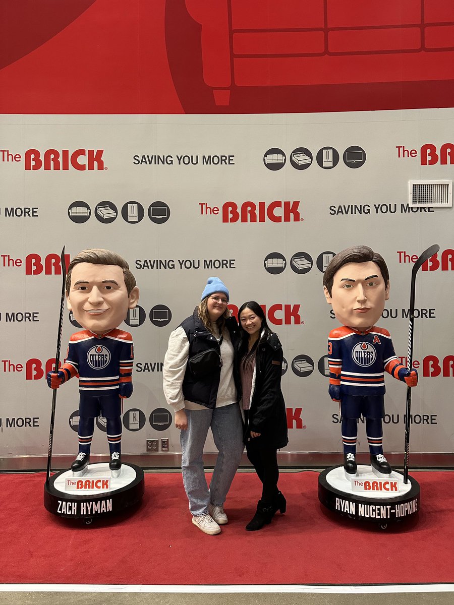 First <a href="/EdmontonOilers/">Edmonton Oilers</a> game (in person)!! praying for a W🤞🏼 #BrickBestSeats <a href="/TheBrick/">The Brick</a>