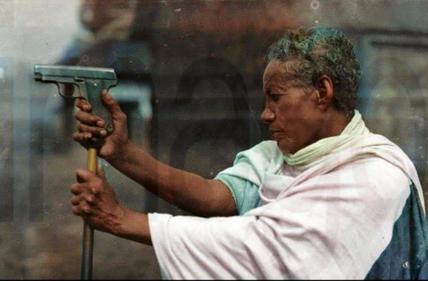 #colorizedphoto of #adwa war veteran Weyzero Feleqech ወ/ሮ ፈለቀች, posing for a photo w/ her pistol. ~1934
#Ethiopia #aficanhistory
