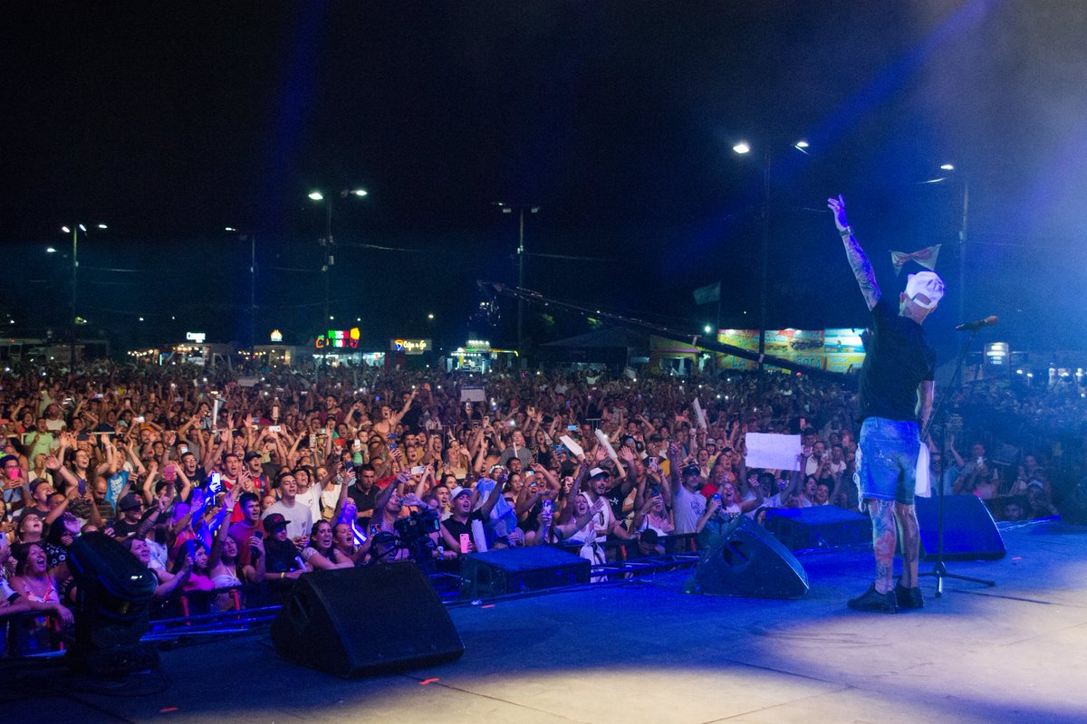 FiestadelaPlaya's tweet photo. 🎶 Este escenario y mucho cumbia 🎶 

📸 Les compartimos más fotos de lo que fue la #DiaDos junto a Ke Personajes 📸

❤ Gracias por acompañarnos! #FiestaDeLaPlaya 2023 https://t.co/SpPYVECPWA