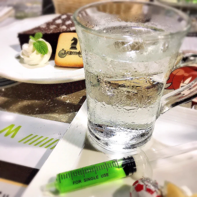 先日、今まで食べたコラボカフェ飯を掘り返してたんだけど「チェックメイトチョコケーキとかパイレーツプレートとかあったな〜〜」になった。あと色が変わるS.E.M.焼きそば。虎牙道の牛丼。 