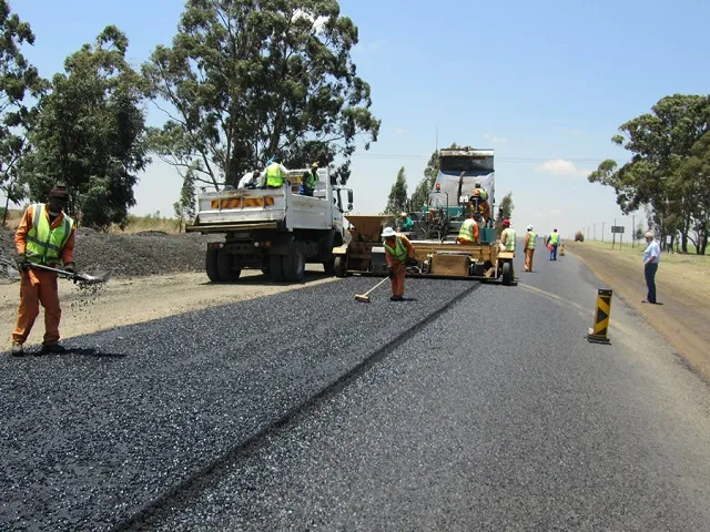 VulindlelaNdab2's tweet photo. Kickstarting 2023 with a bang! 💥 @zinaraZW has set aside a whopping $93bn for road works and maintenance in the first quarter of the year! 💰 #ERRP funds are for rehabilitation and maintenance, not construction 👍 #roadsafety @Mug2155 @MinistryofTID @Tinoedzazvimwe1 @Shashie08 https://t.co/Or7kaNZjzr