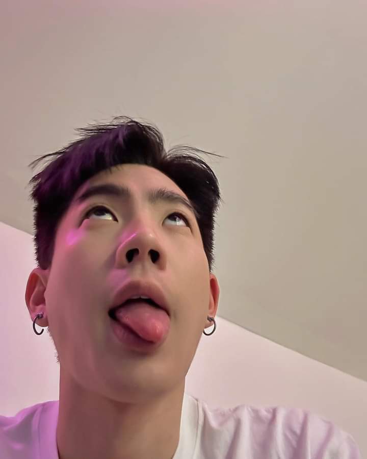 babii040502's tweet photo. Happy birthday @off_tumcial. Nay 3,2 chuỗi dòi, chúc  Chú thành công trong công việc và cuộc sống. Đặc biệt là giữ gìn sức khỏe, cân bằng giữa nghỉ ngơi và làm việc. Cùng đồng hành với Bé và Babii lâu thật lâu nhé💚
#HaveATumcialDay
#ออฟจุมพล 
#Offgun #ออฟกัน https://t.co/A1HE8OL38L