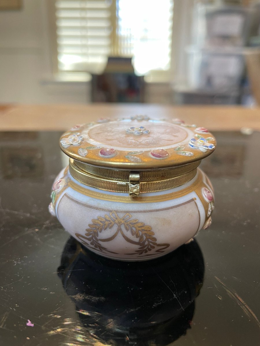 RobynParkerHome's tweet photo. Excited to share the latest addition to my #etsy shop: Lenwile Ardalt China Trinket Pill Box Made in Japan https://t.co/hvC2z0e0yw #pink #gold #lenwileardalt #roundpillbox #vintagepillbox #roundtrinketbox #vinatgetrinketbox #pinkardaltround #valentinesgift https://t.co/Fpoi1n8HN2
