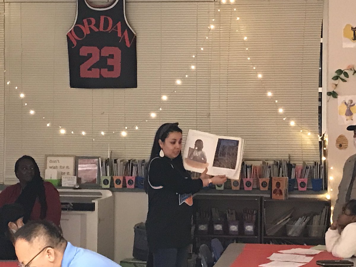 dknambo's tweet photo. Welcome parents and students!! Literacy 📚 Night 🌙 🌟 @BeaverMST_Stars  @SPhillips2622 @gisdmagnets https://t.co/DH7VTesKLm