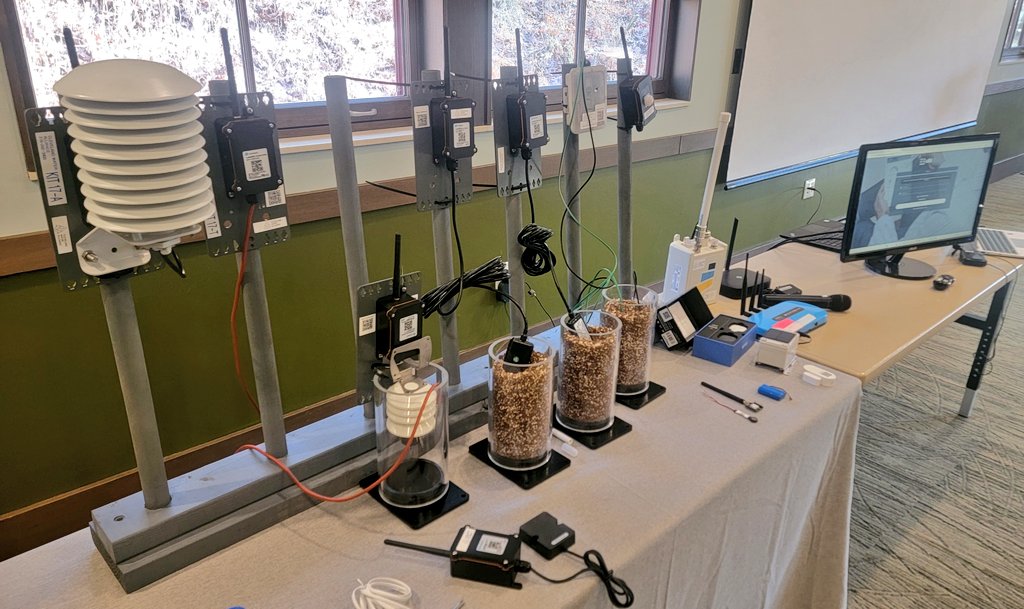 EddieGreatLakes's tweet photo. Had a wonderful time with @CLEH2OAlliance @clevemetroparks and many others to talk about the many new sensors @freeboardtech @LimnoTech deployed on #LakeErie #GreatLakes https://t.co/t1dLP0qawt