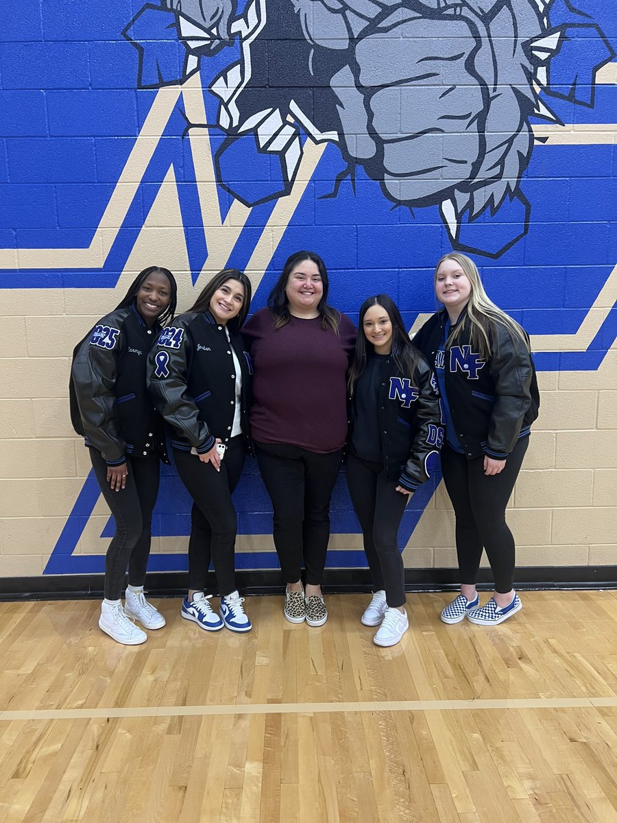 CoachVTorres44's tweet photo. Celebrating our athletes is always a fun time! So proud of our volleyball athletes and everybody else who got their letterman today!
ππππβΎοΈπ₯ππΌββοΈπ€½πΌββοΈππ½ββοΈ
#lettermanday #empower @VolleyballNf @NFHS_TrueNorth https://t.co/OpdheA4nxi