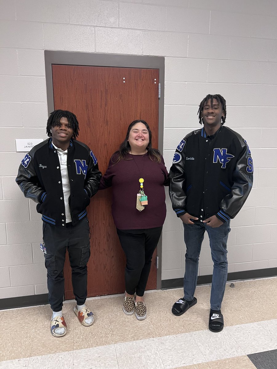CoachVTorres44's tweet photo. Celebrating our athletes is always a fun time! So proud of our volleyball athletes and everybody else who got their letterman today!
ππππβΎοΈπ₯ππΌββοΈπ€½πΌββοΈππ½ββοΈ
#lettermanday #empower @VolleyballNf @NFHS_TrueNorth https://t.co/OpdheA4nxi