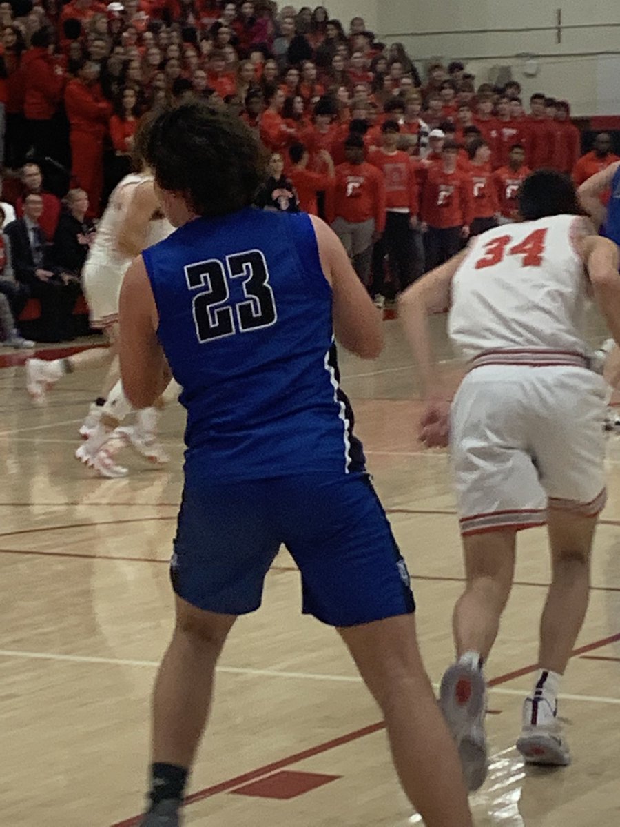 Hall and Conard tied at 20 at the half. Riley Fox 14 for Conard, Justin Hall 12 for Hall@WeHartford <a href="/CHSWHAthletics/">Conard Athletics</a> <a href="/Conard_Hoops/">Conard Basketball</a> <a href="/HallWHAthletics/">Hall Athletics</a>