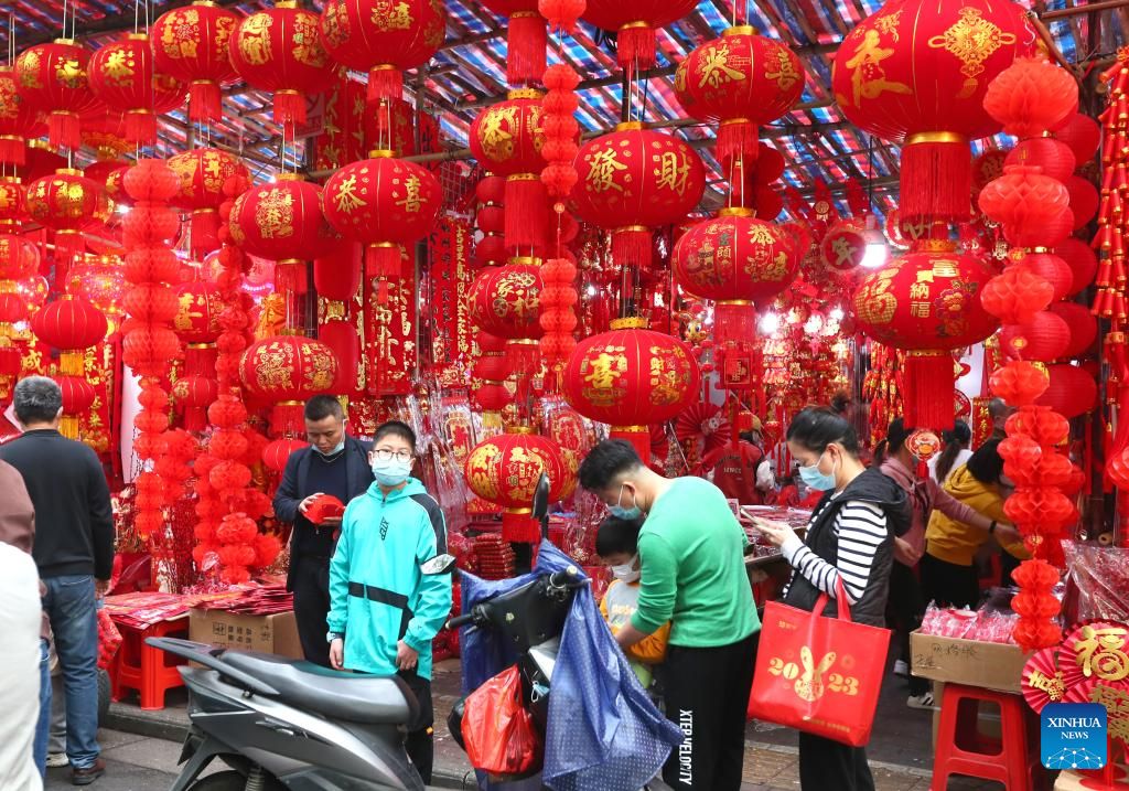 People prepare for upcoming #SpringFestival across China