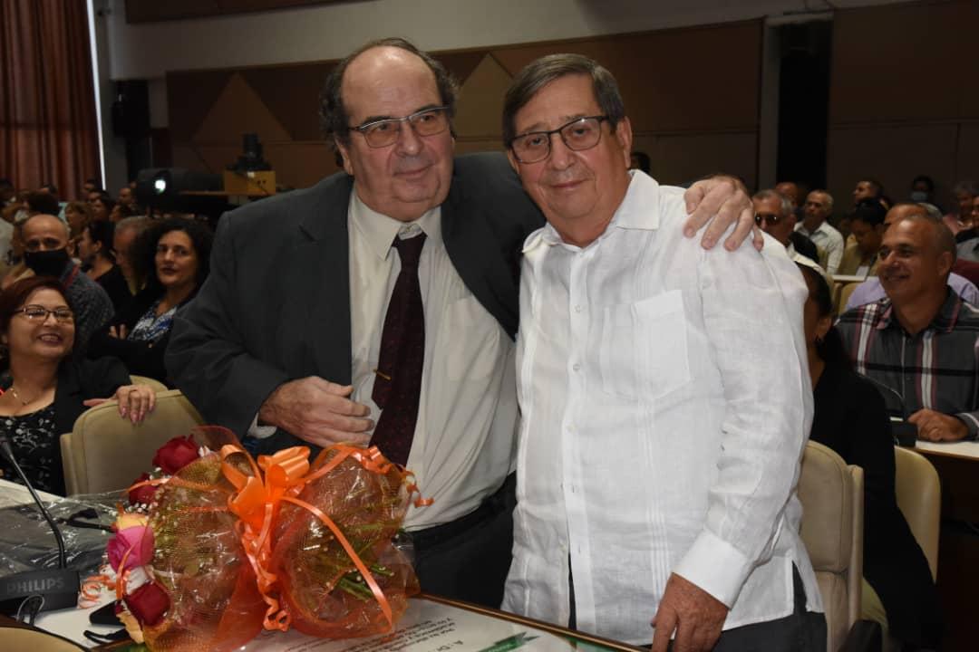 japortalmiranda's tweet photo. Para homenajear a quienes en nuestro sector tanto aportan desde la investigación científica al desarrollo, perfeccionamiento y consolidación de la #Salud en #Cuba, celebramos este jueves el acto por el Día de la Ciencia Cubana.

#CubaPorLaVida 🇨🇺 https://t.co/fDCNTLF082