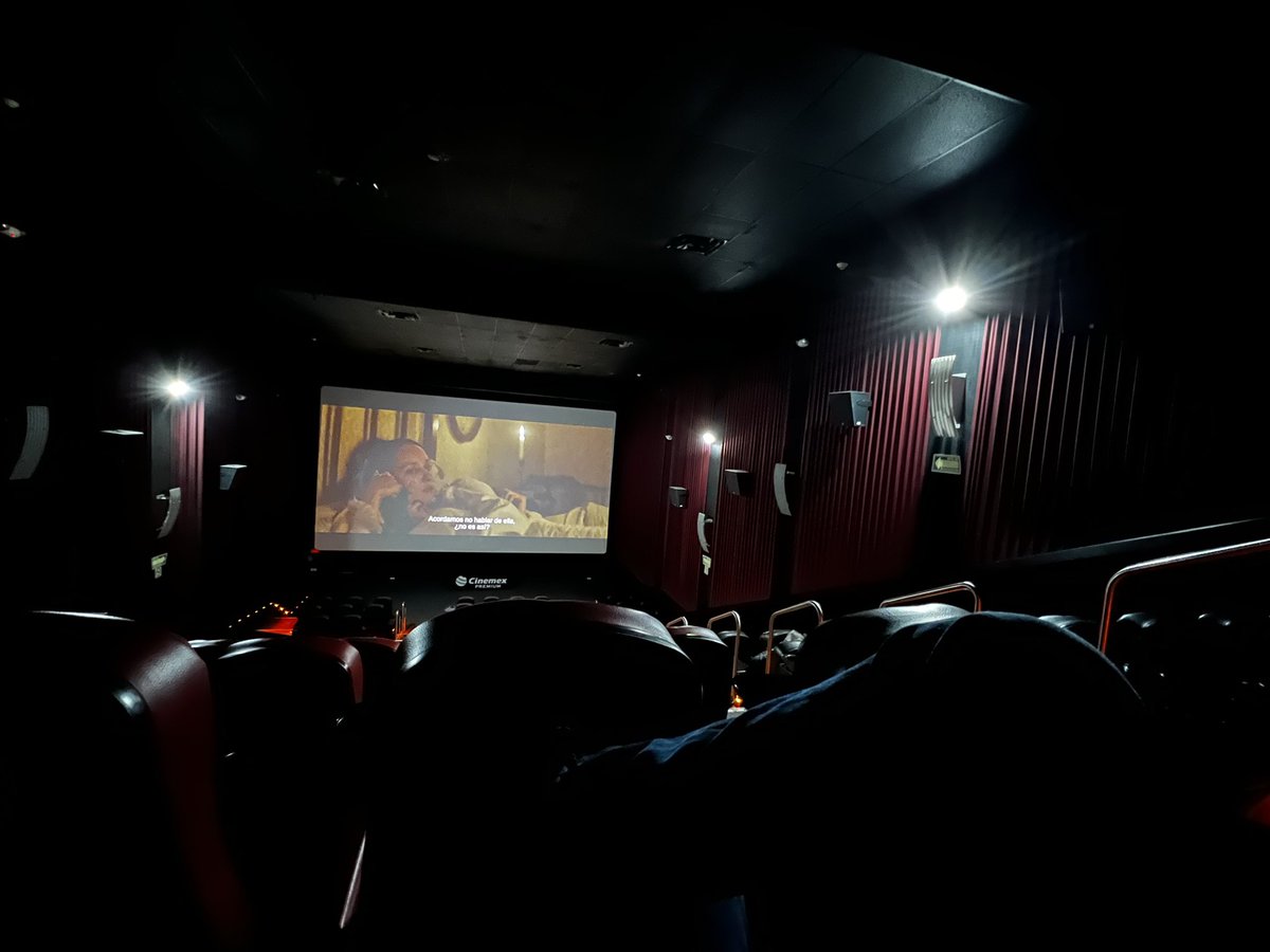 AsientoM6's tweet photo. Bien @Cinemex… dejando las luces durante la función aún y que ya salieron a avisar que están encendidas… 🙄🙄🙄 https://t.co/t2m9lfO1Ne