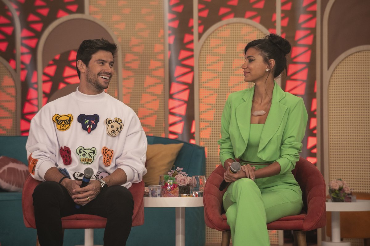 siga_record's tweet photo. Preparados para as melhores cantadas de gosto duvidoso? 😂 Tem mais #VaiDarNamoro neste domingo (22)! 💘

E o casal @mariano_mem e @jakelyne serão os conselheiros amorosos da vez 😍

👉 Não perca, a partir das 18h, na #RecordTV! ➡ https://t.co/FE9L4xUy7G https://t.co/c29rOuBq1B