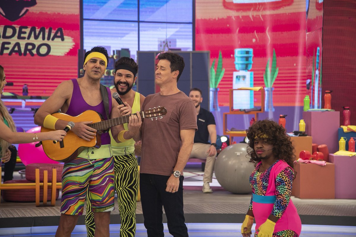 siga_record's tweet photo. Preparados para as melhores cantadas de gosto duvidoso? 😂 Tem mais #VaiDarNamoro neste domingo (22)! 💘

E o casal @mariano_mem e @jakelyne serão os conselheiros amorosos da vez 😍

👉 Não perca, a partir das 18h, na #RecordTV! ➡ https://t.co/FE9L4xUy7G https://t.co/c29rOuBq1B