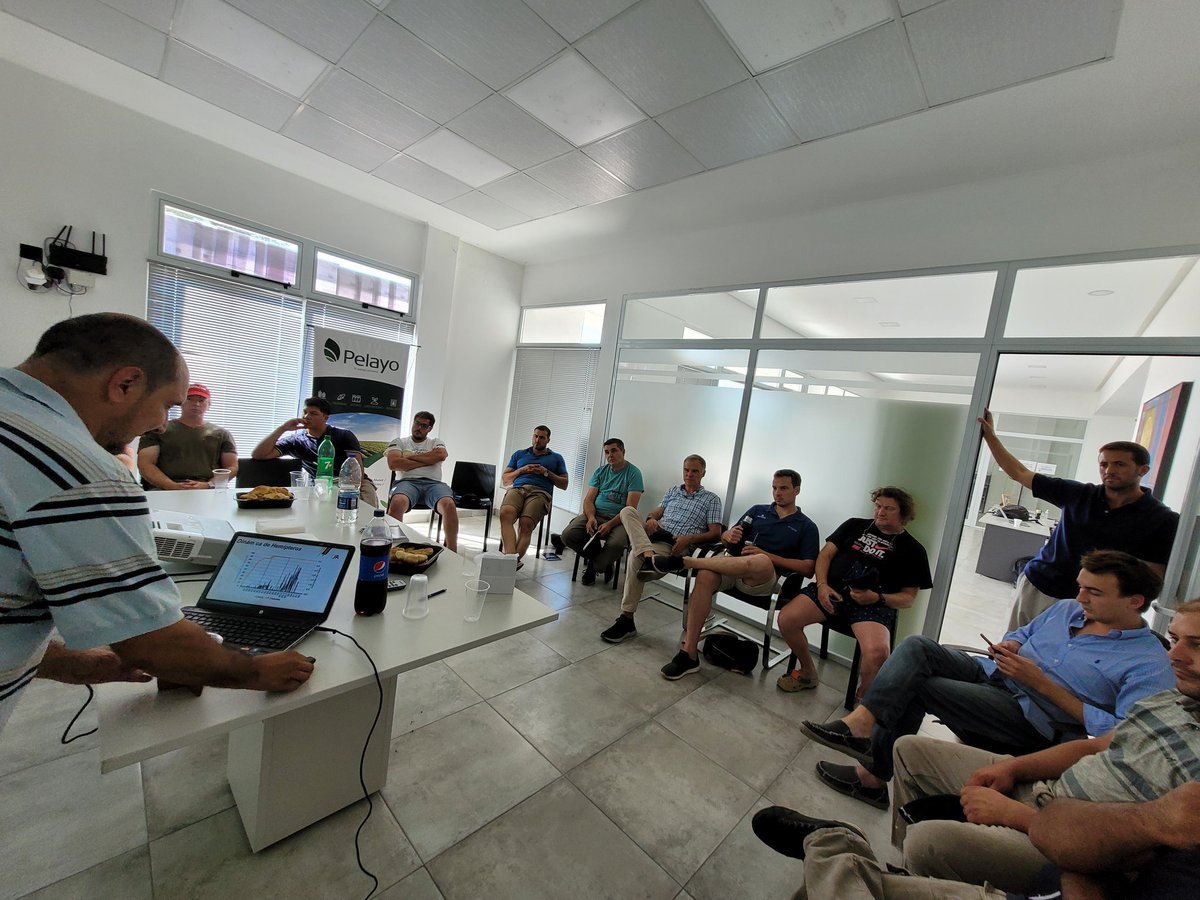 La gira siguió en G.Villegas por la tarde!! Con el equipo Pelayo y junto a Diego Alvarez, lindo intercambio sobre el manejo de plagas y enfermedades en un año complejo!! Sigue la arañuela roja y las chinches comenzando! Campaña complicada <a href="/lucas_ratto/">Lucas Ratto</a> <a href="/jpgarciad/">JPG</a> <a href="/Syngenta_ar/">Syngenta Argentina</a>