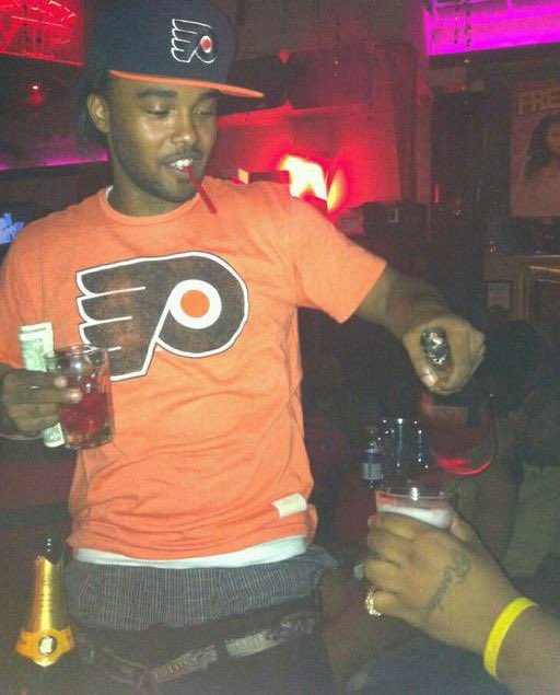 DoNTaE24o6's tweet image. #TBT AINT A COUCH IN NYC I AINT LEAVE MY FOOTPRINT! 🍾🎭💯 #VIPTAE