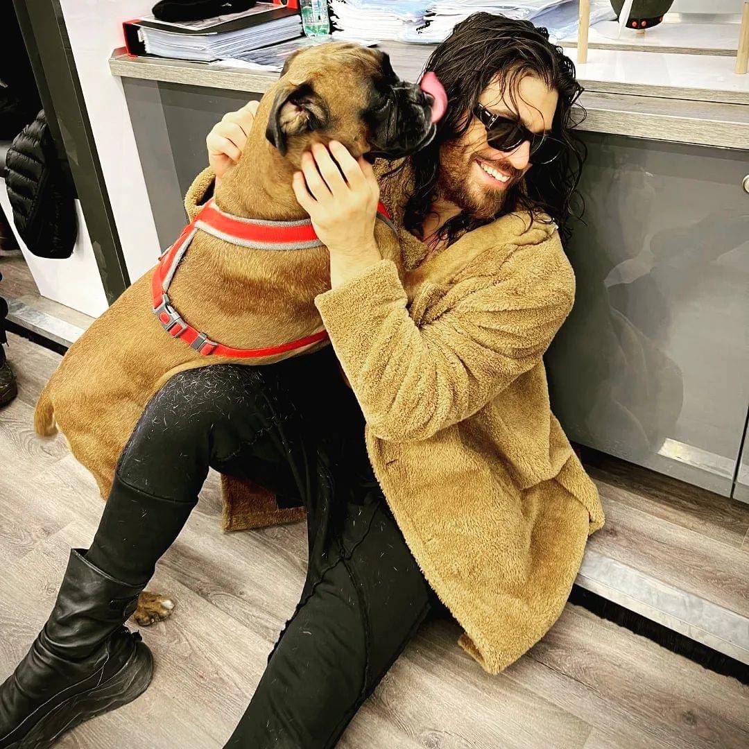 Good morning friends. Fantastic Friday. Love you all. #canyamanAsia #CanYaman