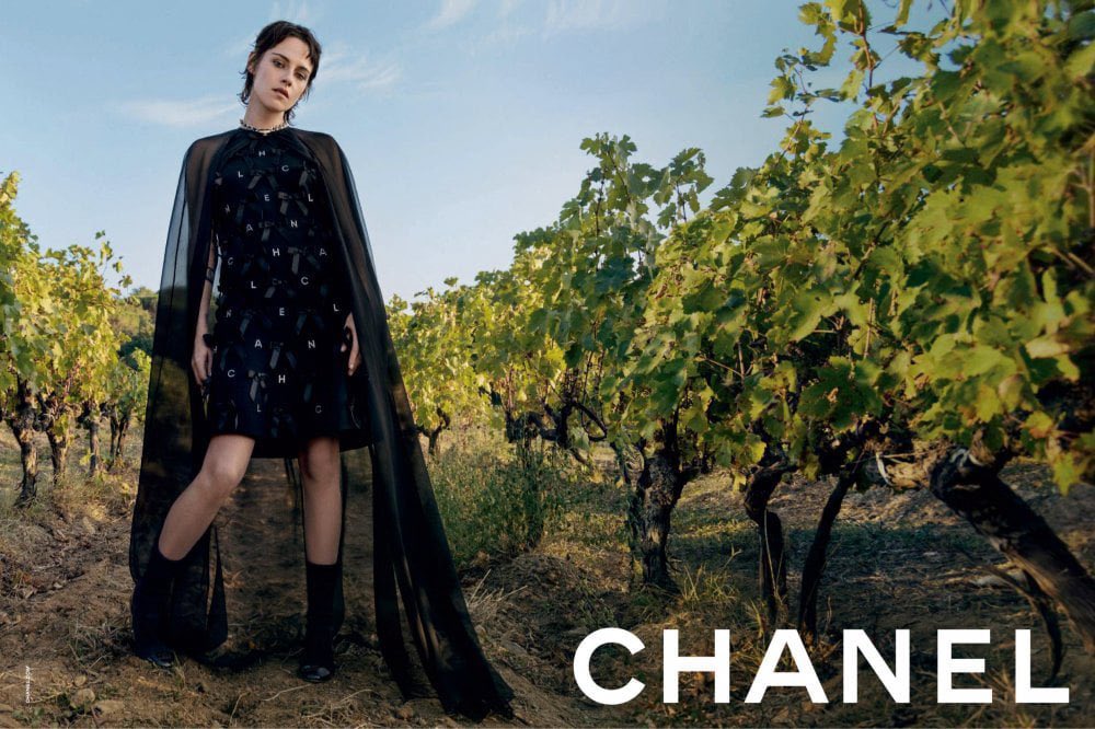 everydayrobsten's tweet photo. KRISTEN STEWART FOR HER FIRST CHANEL CAMPAIGN THIS YEAR OHMYGOD https://t.co/lQWc9SCQ0k