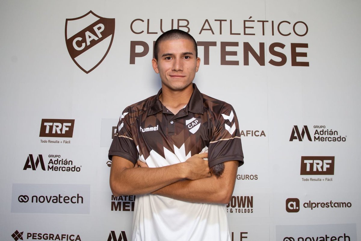 #Platense | 🚨✅✍️ RAMÍREZ YA ES PROFESIONAL 

Pablo Ramírez, mediocampista de 19 años, firmó su primer contrato como futbolista profesional y acordó su vínculo con el Calamar hasta 2026.

📸 <a href="/caplatense/">Club Atlético Platense</a>

Vía: <a href="/Correa19931/">Leonardo Correa ⚽️🇦🇷📻📷</a>