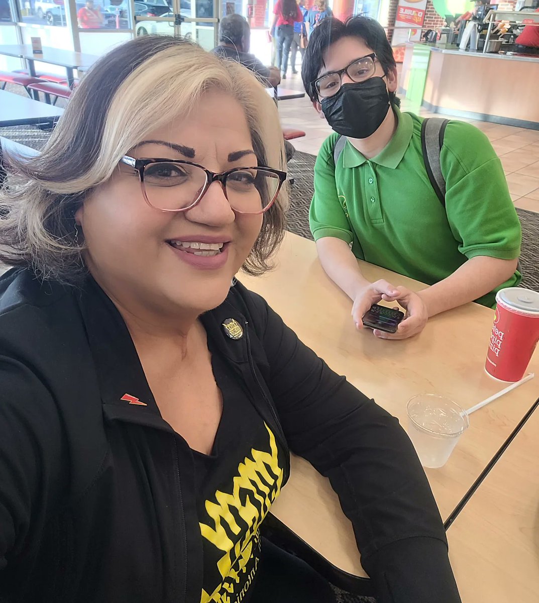 HVMusicProgram's tweet image. I neglect this page staying busy w/the program &amp;amp; other platforms, but do want to say we have some great teens that love to rock &amp;amp; if not for us, may not have picked up an instrument,met their bandmates or played on  a stage. Even better, written a song!⚡️ highvoltagemusic.org