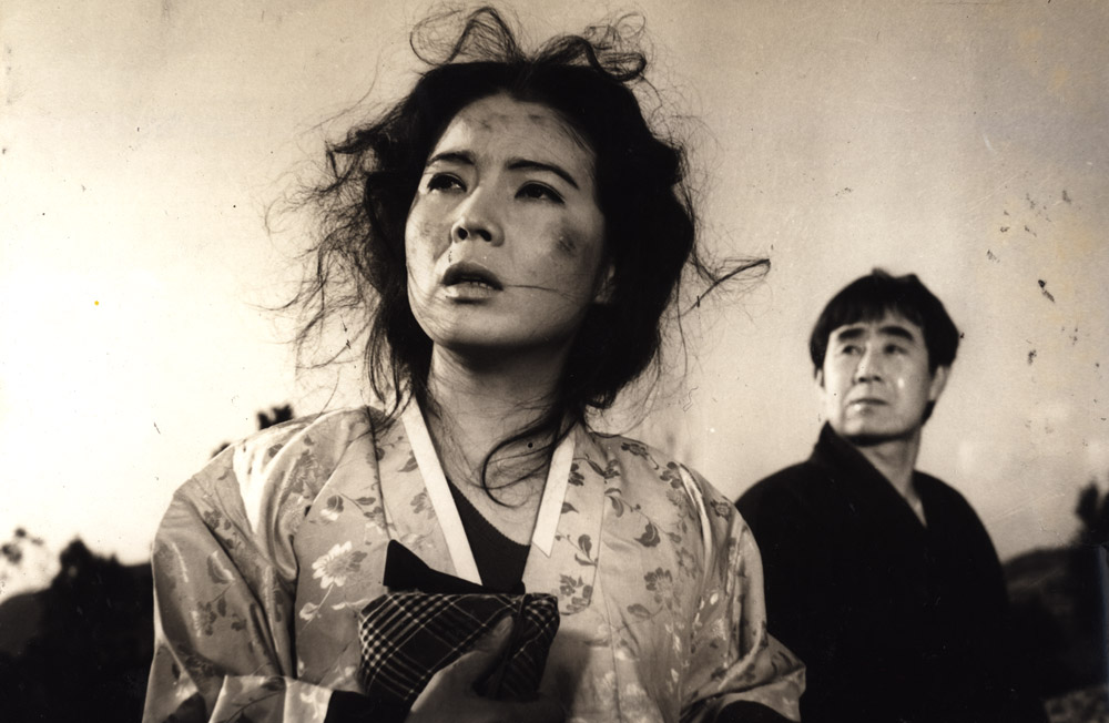 배우 윤정희 님께서 별세하셨습니다. <청춘극장>(1967)부터 <시>(2010)까지 280편의 영화에 출연했고, 마지막 영화로 많은 여우주연상을 받으셨습니다....