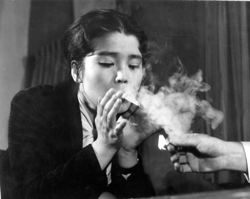 배우 윤정희 님께서 별세하셨습니다. <청춘극장>(1967)부터 <시>(2010)까지 280편의 영화에 출연했고, 마지막 영화로 많은 여우주연상을 받으셨습니다....