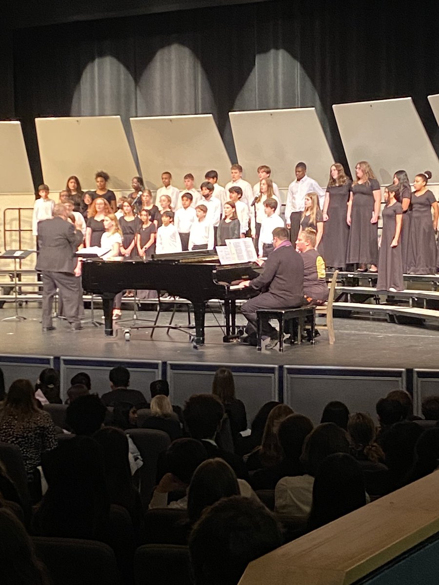 Enjoying the APS Choral Pyramid Concert at W-L…bringing together elementary, middle, and high school choral students. <a target='_blank' href='http://twitter.com/GeneralsPride'>@GeneralsPride</a> <a target='_blank' href='http://twitter.com/apsfinearts'>@apsfinearts</a> <a target='_blank' href='http://twitter.com/APSVirginia'>@APSVirginia</a> <a target='_blank' href='https://t.co/pqguwMjceM'>https://t.co/pqguwMjceM</a>