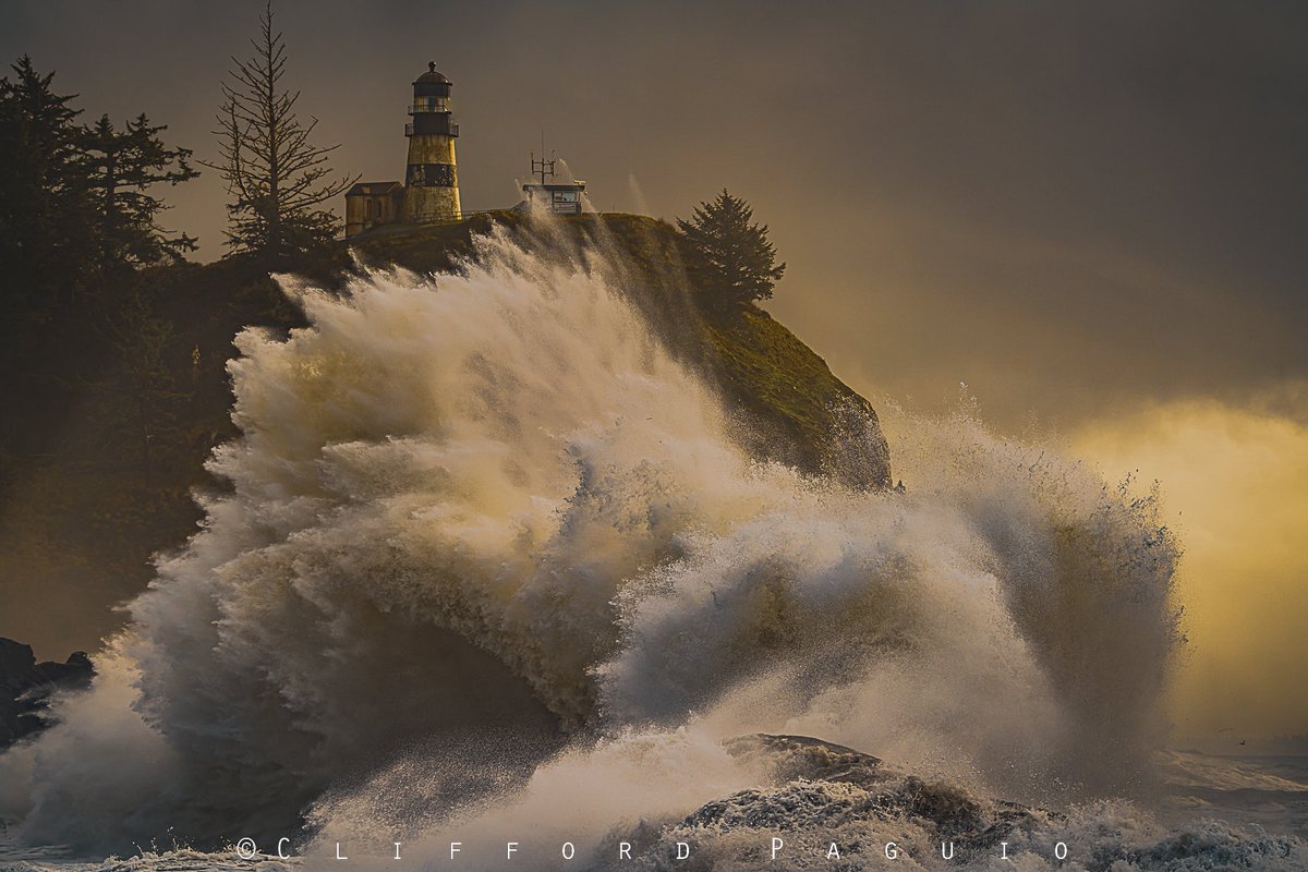 clifford_paguio's tweet photo. King Tides start tomorrow and this weekend in Oregon and Washington Coast. Please be extra careful with sneaker waves when you go.
#waves #sneakerwaves #kingtides #Washington #photooftheday #PHOTOS #oregon #oregonian https://t.co/HcFCnt75VZ