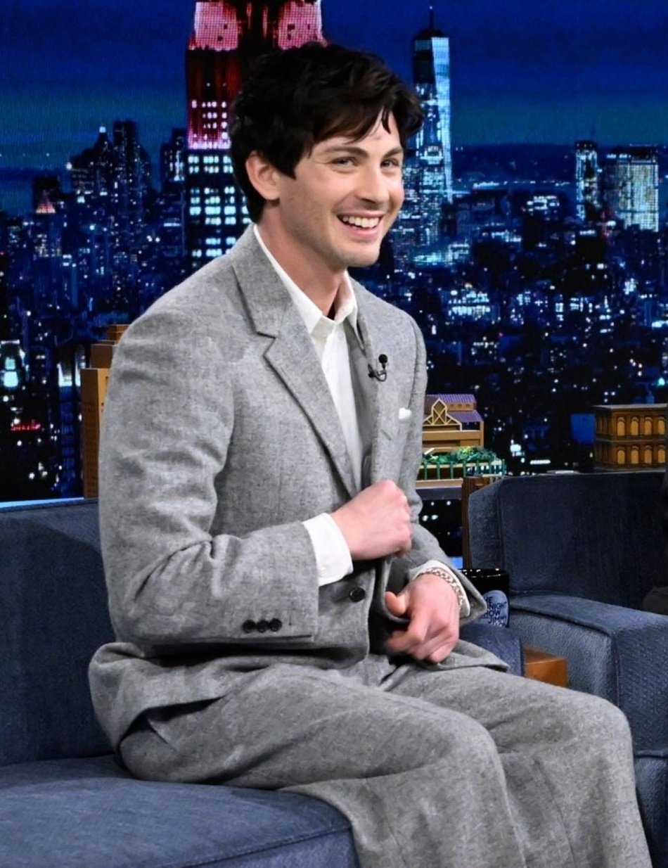 Happy birthday, Logan Lerman! Mah OG baby blue. 