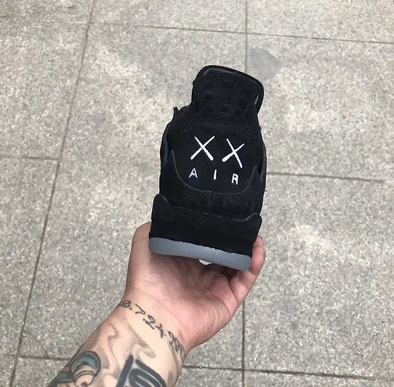 JustFreshKicks's tweet photo. KAWS x Air Jordan 4 samples ✖️✖️ https://t.co/SFBiJu6TdI
