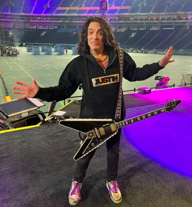 rocknrollgarag1's tweet photo. Happy 71 birthday to the legendary Kiss singer and guitarist Paul Stanley! https://t.co/DoCmb99MNL