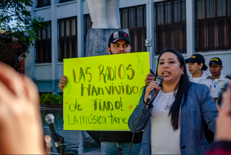 #RadiosVersusMúsicos ¿En qué quedó el reclamo de los músicos contra las radios?

La <a href="/CC_Guatemala/">CC Guatemala</a> está por resolver la inconstitucionalidad que interpuso la Cámara de Radiodifusión en contra de las asociaciones que cobran las regalías. 

✍️<a href="/Mariajose_Esp/">Mariajosé España</a> 
📸@musicartesgt