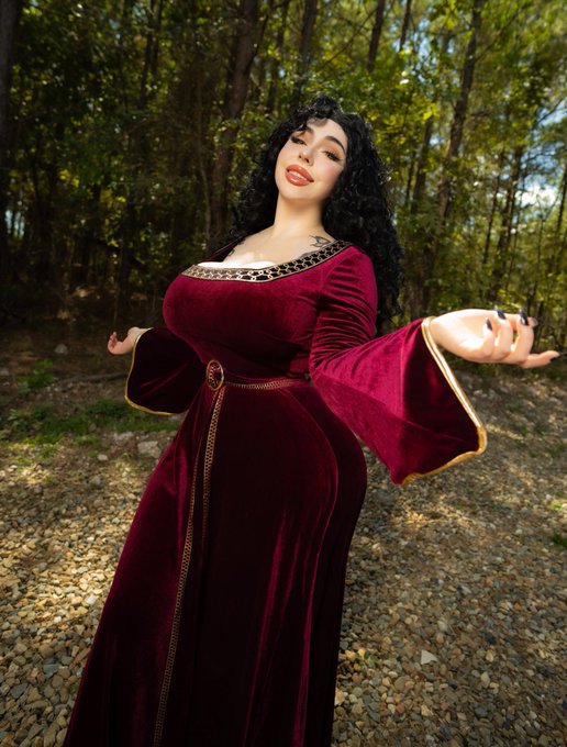 mommy knows best 🖤 https://t.co/86828h68e0