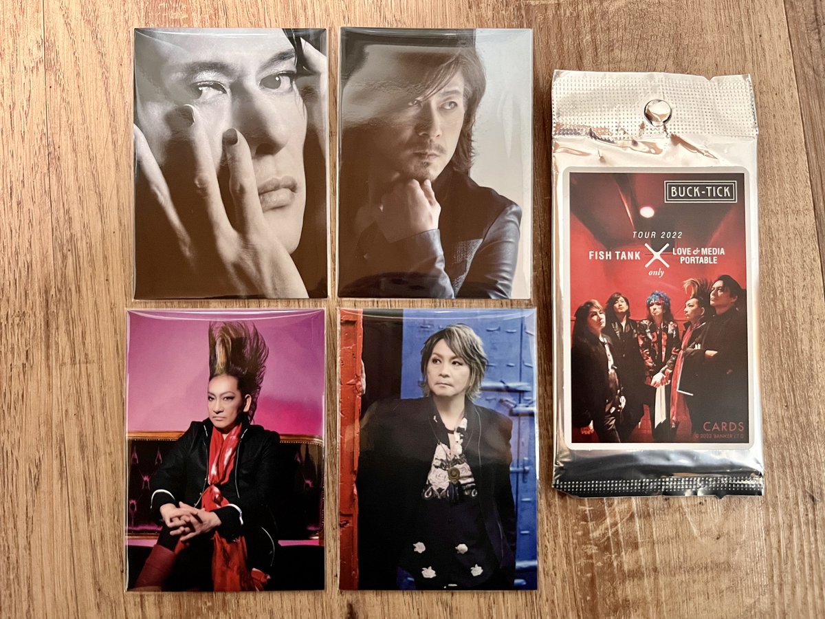 Chicken0402's tweet photo. 【交換】BUCK-TICK トレカ
FISH TANK × LOVE &amp; MEDIA PORTABLE ONLY LIVE

譲)画像1枚目
櫻井、星野、ヤガミ、ユータ

求)画像2枚目にないもの

纏めての方優先、郵送希望です。
よろしくお願いします。 https://t.co/eJUXykgn7v