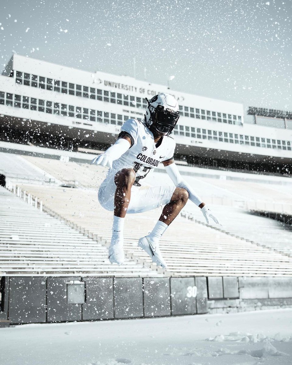 CUBarstool's tweet photo. TRAVIS HUNTER X CORMANI MCCLAIN

SECONDARY LOOKING SCARY‼️ https://t.co/kJhfHcfMeh