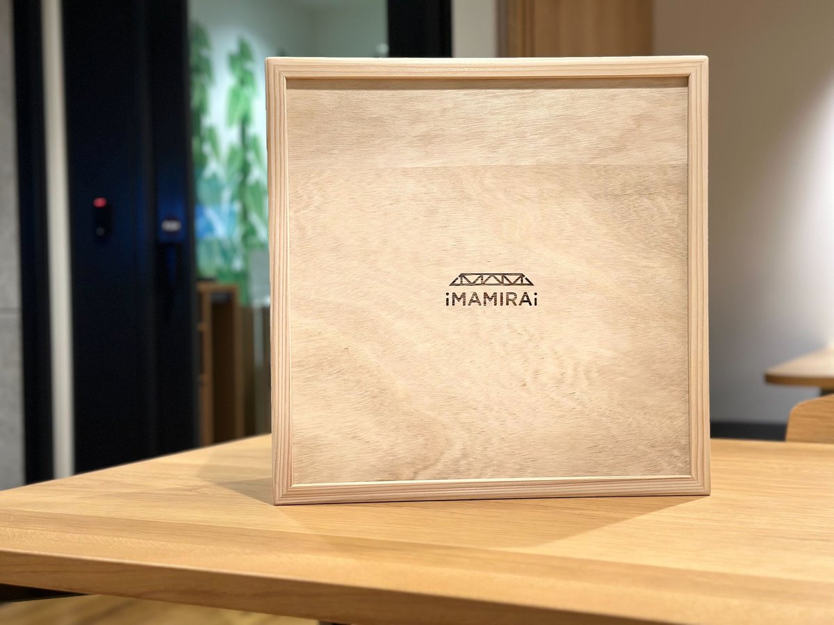 ＼iMAMIRAiのこだわり💡／

皆様にお送りする大切なNFT Frameは、専用の木箱に入れてお送りしています😌

お手元に届いたときに漂う木の香りも、お楽しみください🌳✨