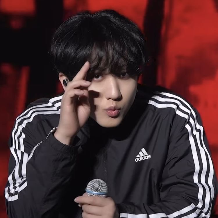daily changbin🤍 tweet media