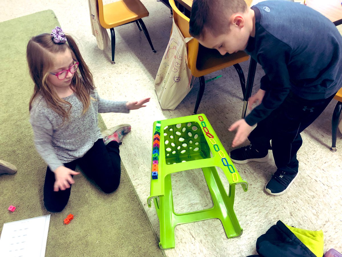 Callas1stGrade's tweet photo. Many ways to measure… links, tiles and snap cubes! @NewMonmouthElem @TaraGarzone @Inv3_Math @MTPSpride https://t.co/BMZM1m5tTu