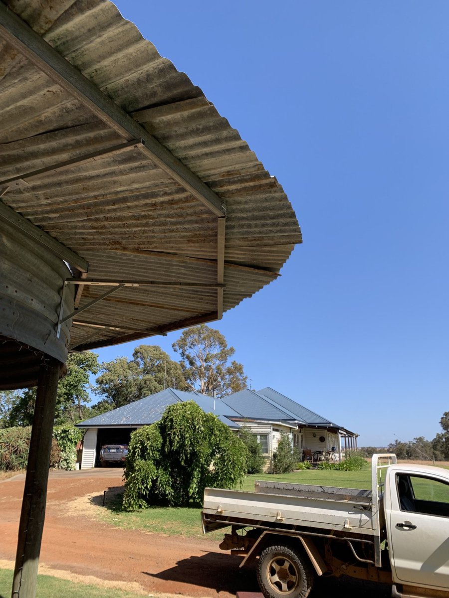 huskyfarmin's tweet photo. The curved roof is finished, just a little tidy up now https://t.co/ahqJ6fRn4G