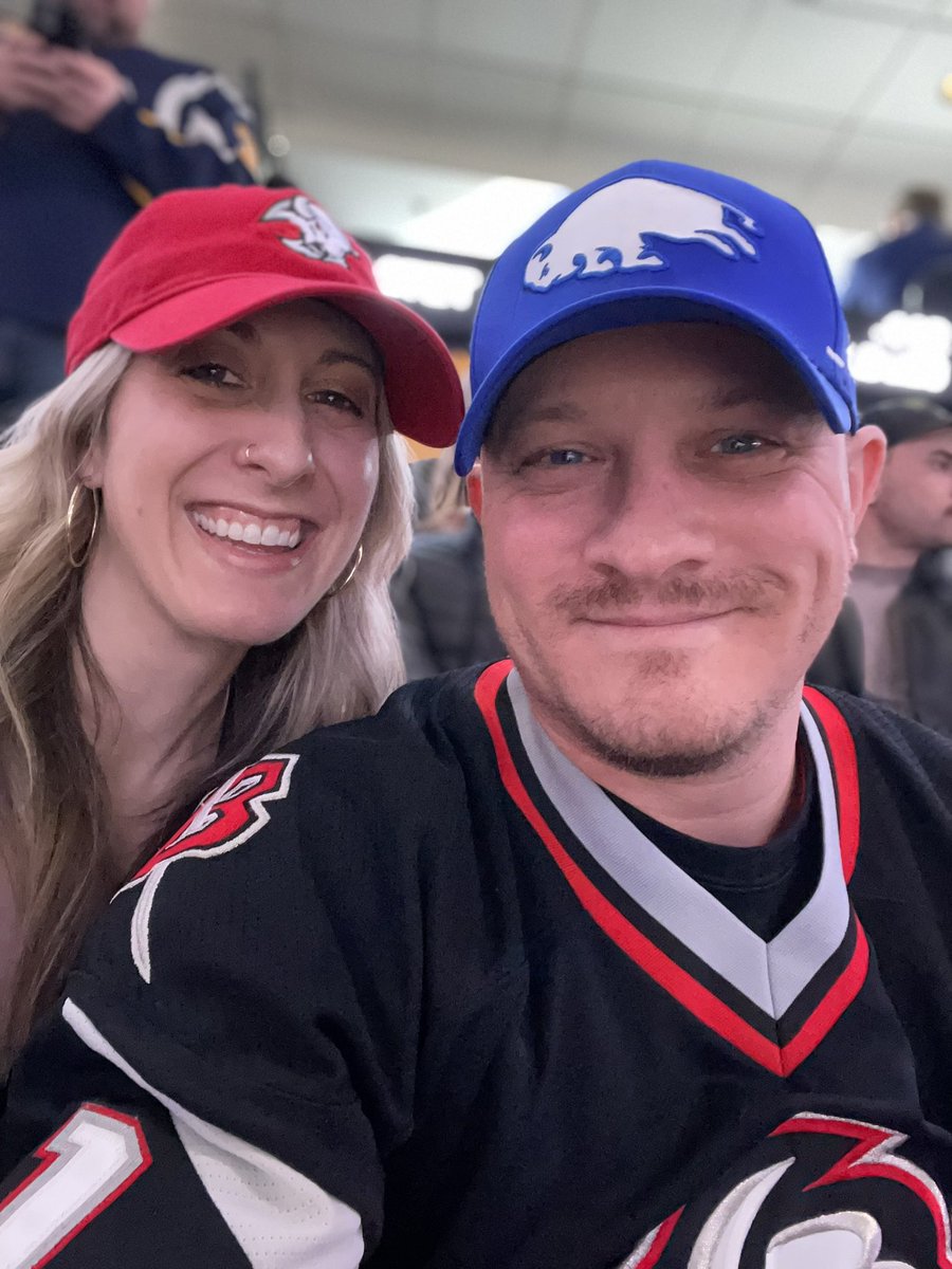 MarieStoklosa's tweet photo. 🥰🥰🥰
Go Sabres!
#millernight #hof #buffalosabres #buffalony https://t.co/5pLwuqwG6S