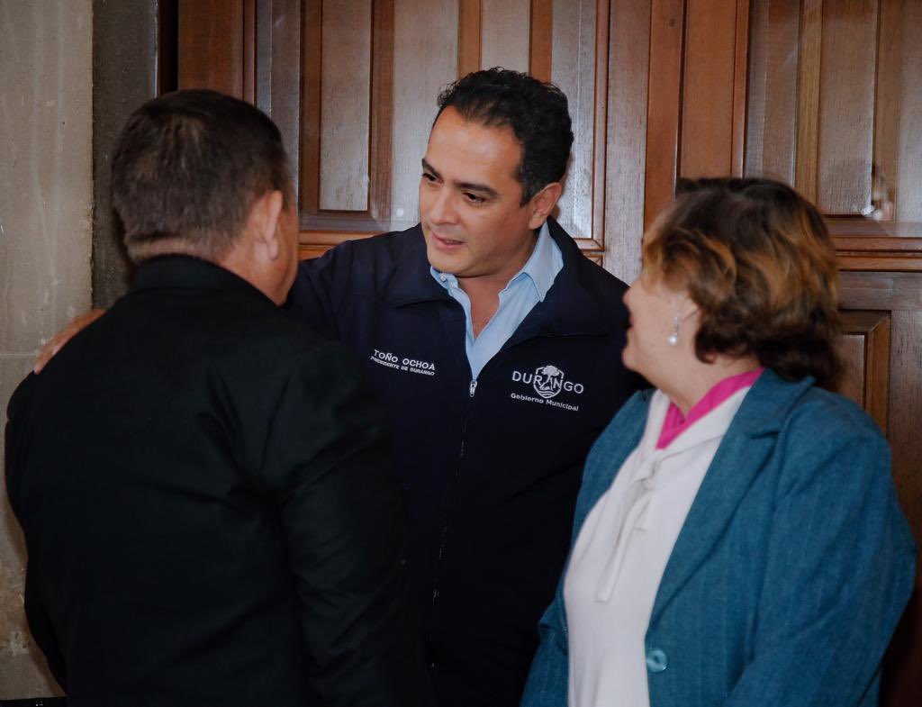 josejoseantonio's tweet image. Mis padres me enseñaron que el poder es pasajero y es para servir; la reputación es para toda la vida y se debe cuidar.

Por eso, a poco más de 💯días de gobierno, damos cuenta del trabajo impulsado gracias a su confianza.

¡En Durango somos una gran familia!

#Al100ConDurango 🐺