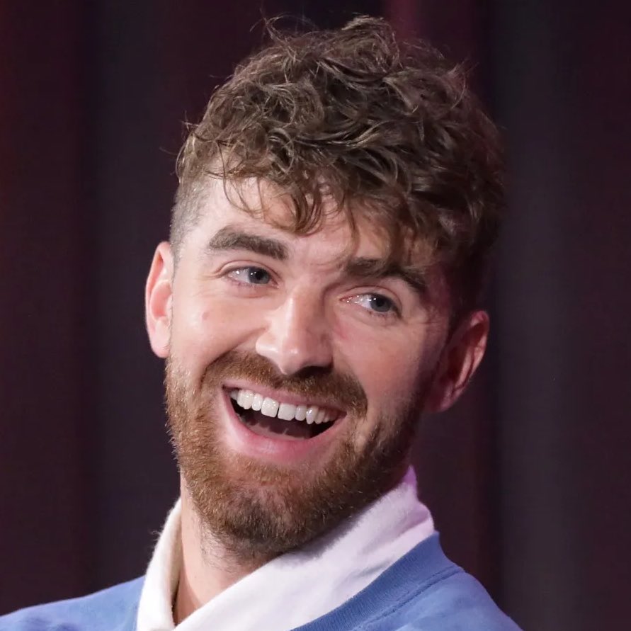 PopCrave's tweet image. Selena Gomez denies that she is dating The Chainsmokers’ Drew Taggart: 

“#iamsingle”