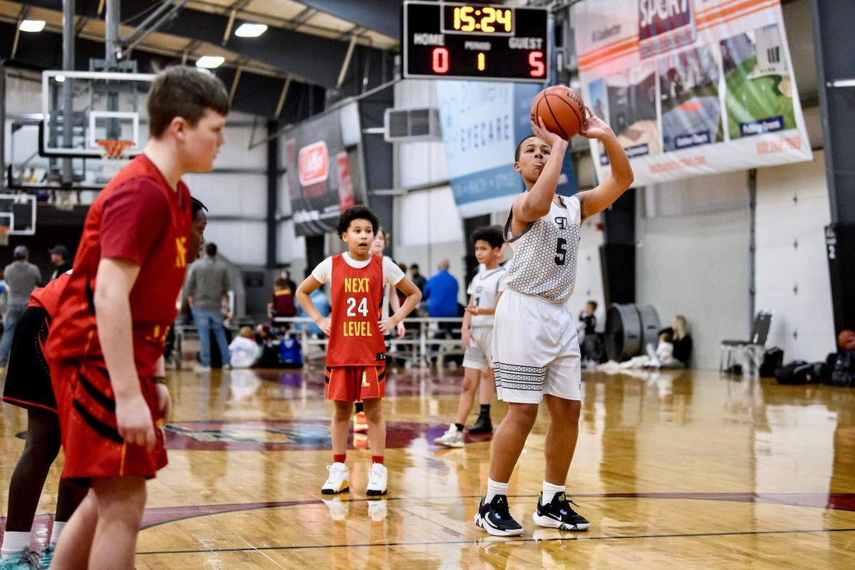 The absolute king of rebounds and getting to the line. Getting better and free-throws little by little! Proud of what he is giving and the work he is putting in for a sport that isn't football...lol
📷  credit to Luke Lu. Thanks for the great pics!